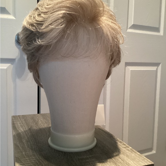 Anne ..hand tied Wig by Jon Renau - Picture 6 of 11